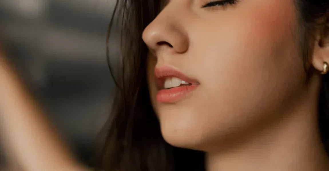 Neck Fetish: Why Neck Kissing & Licking Feels So Good