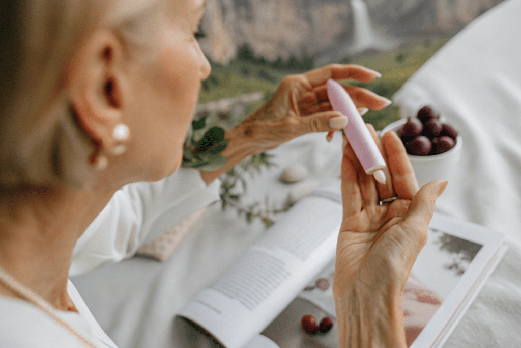 Vibrators for Older Women: Comfort, Confidence, and Pleasure at Every Age - Jissbon